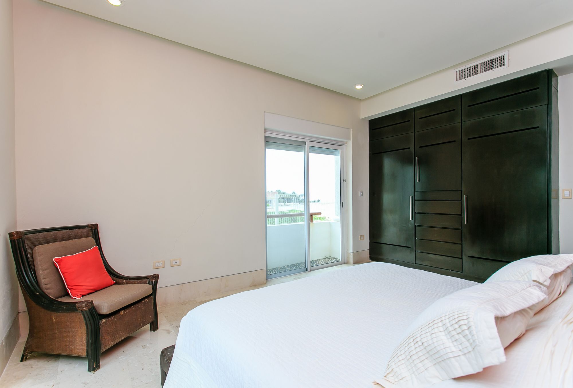 Okol Paraiso By Riviera *