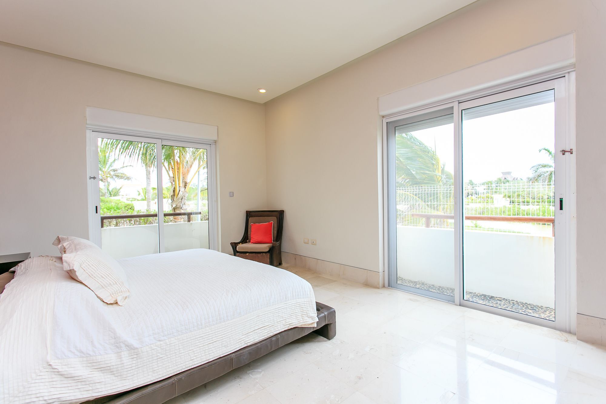 Okol Paraiso By Riviera